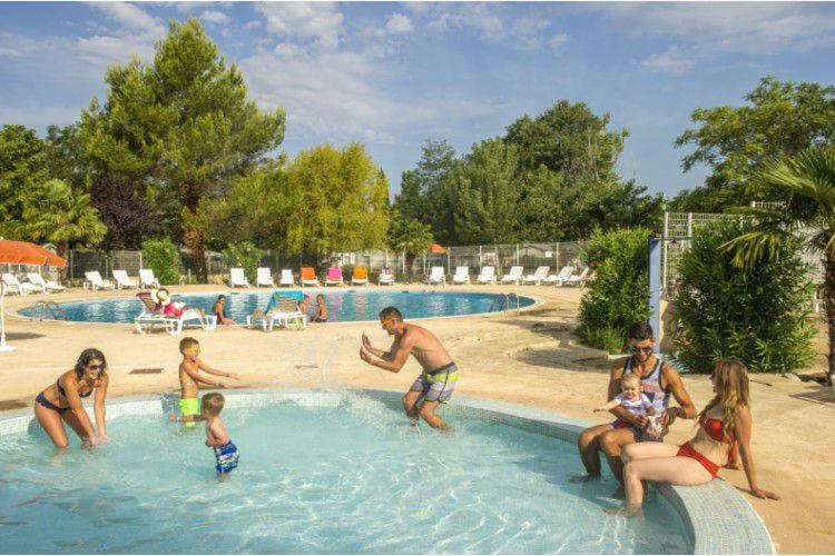 mobil home tout confort 6 personnes climatisé au pied du Luberon La Roque-d'Antheron Extérieur photo