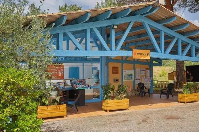 mobil home tout confort 6 personnes climatisé au pied du Luberon La Roque-d'Antheron Extérieur photo