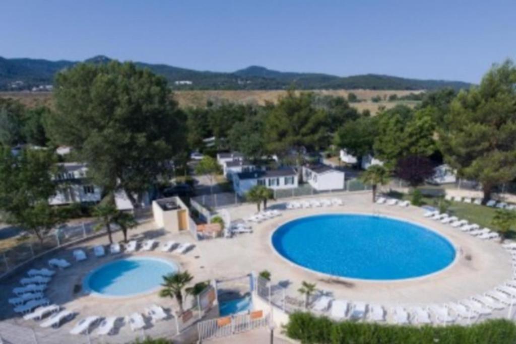 mobil home tout confort 6 personnes climatisé au pied du Luberon La Roque-d'Antheron Extérieur photo