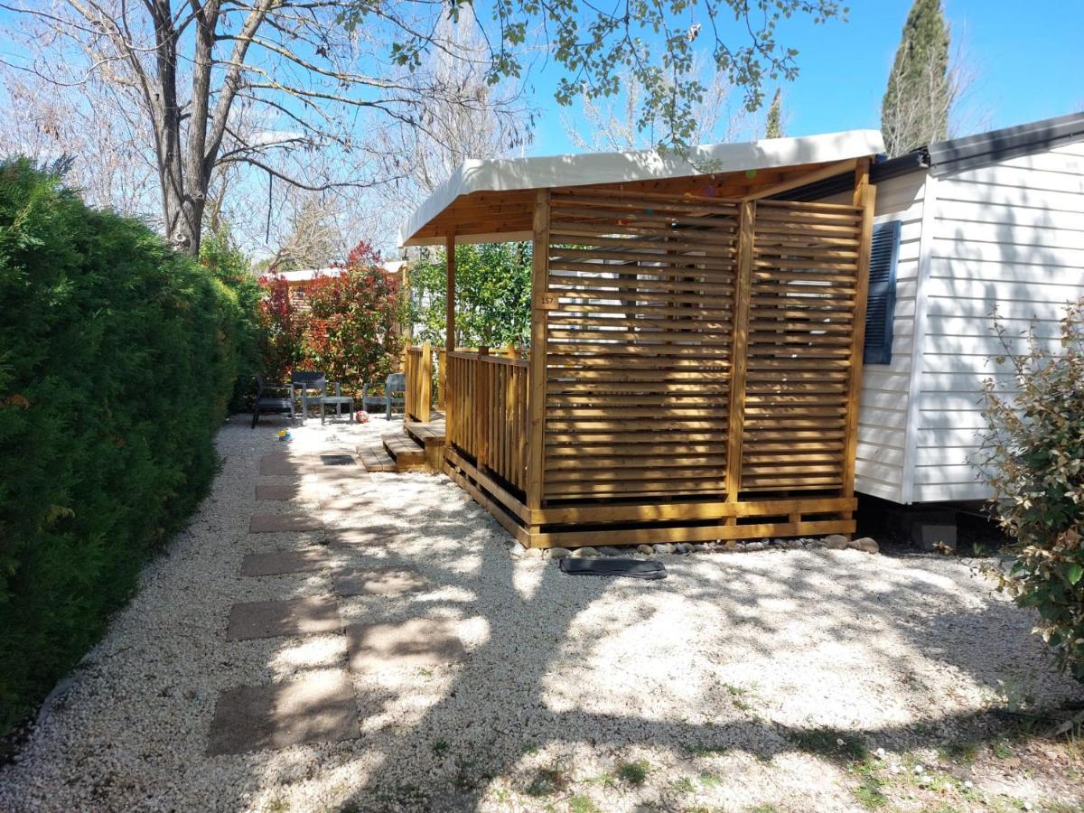mobil home tout confort 6 personnes climatisé au pied du Luberon La Roque-d'Antheron Extérieur photo